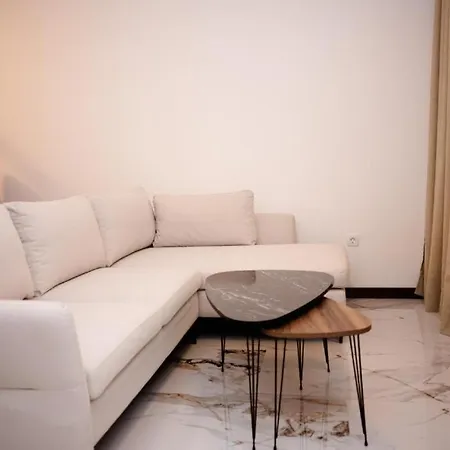 Apartament 103 *